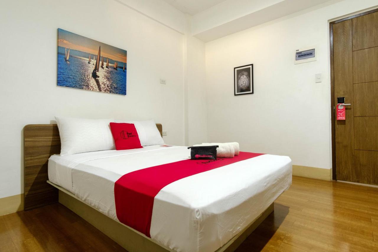 Reddoorz Near V Mapa Station Hotel Manilla Buitenkant foto